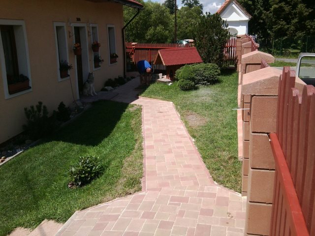 Pokládání dlažby 2012 - fotografie 5 | ALL MONTER Česká Lípa